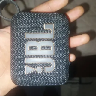 Altavoz JBL Negro y Dorado