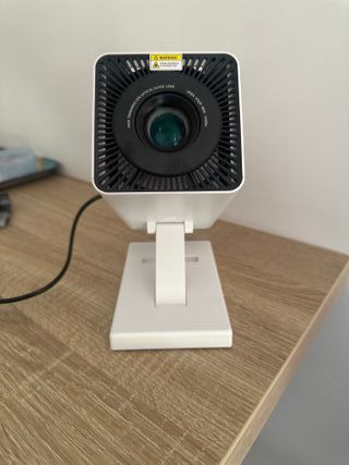 Proyector blanco en buen estado