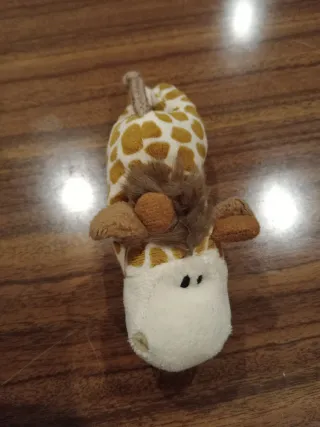 Peluche Nici com íman nas patas