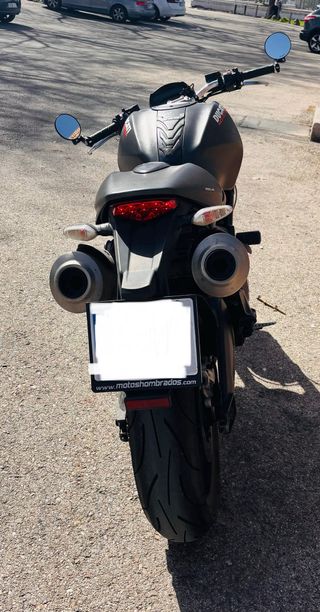 Ducati Monster 696 Negra