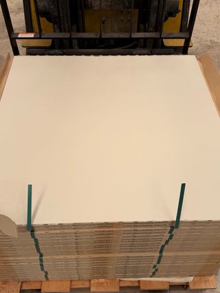 Gres Negro con Vetas Doradas