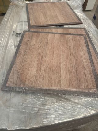 Gres Negro con Vetas Doradas