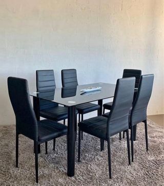 Mesa de comedor y 6 sillas negras