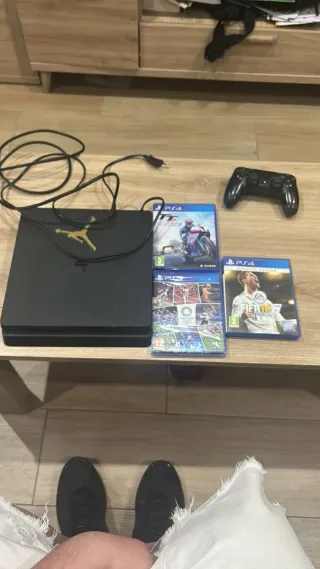 PS4 (PlayStation 4) Negra + 3 Juegos + Mando