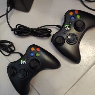 Xbox 360 Slim Negra + 2 Mandos Nuevos