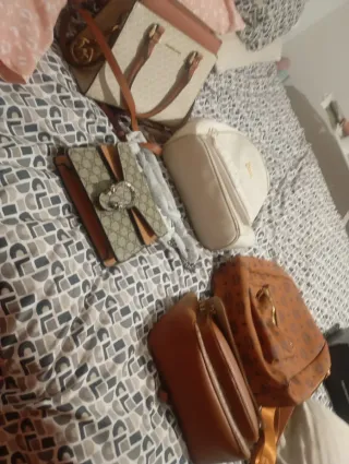 Mochilas bolsos ect juntos o por separado :