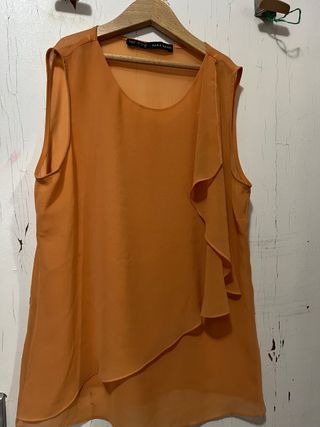 Blusa Zara fluida volantes talla S