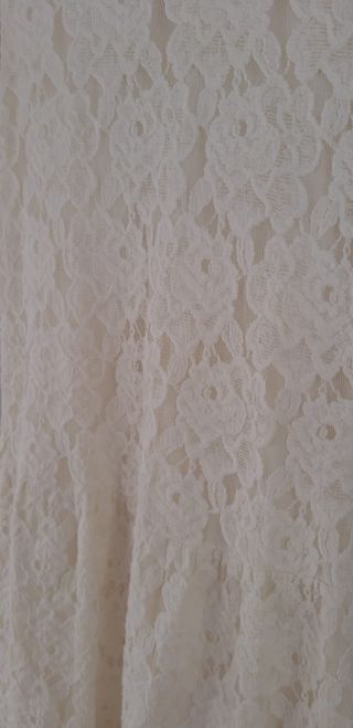 Vestido corto marca MORGAN. Todo de encaje con for