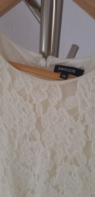 Vestido corto marca MORGAN. Todo de encaje con for