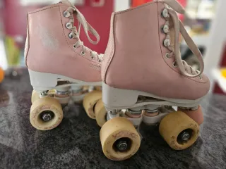 Patines artísticos rosas