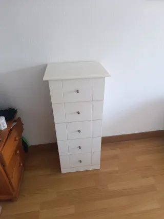 Cómoda blanca de 5 cajones