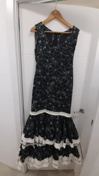 Traje de flamenca negro con flores