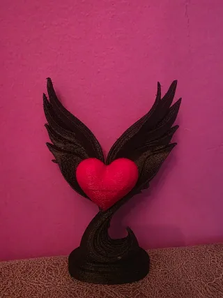 Corazón Alado Negro y Rojo