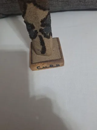 statua è una figura femminile in legno intagli