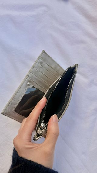 Billetera Forever 21 bordada flores