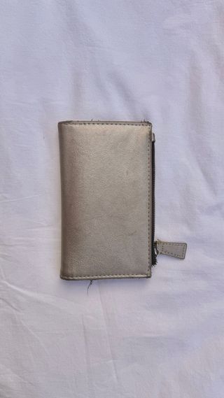 Billetera Forever 21 bordada flores