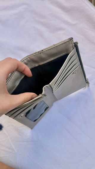 Billetera Forever 21 bordada flores