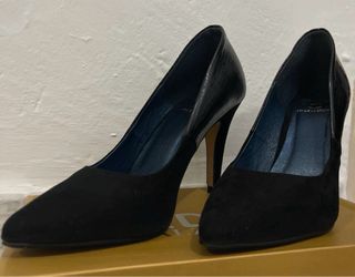 Tacones altos negros para fiesta