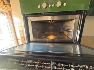 Columna Horno y Microondas Whirlpool