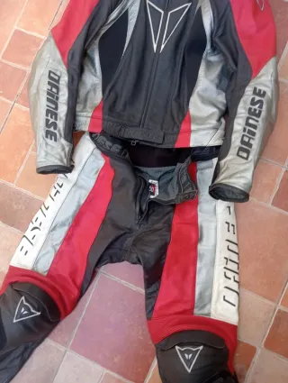 Traje de moto Dainese cuero rojo/negro