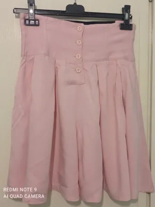 Falda pantalón rosa. Nueva