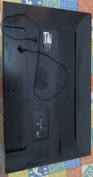 TV LG Negra para colgar