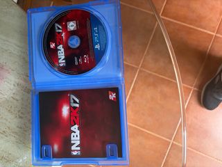 NBA 2K17 PS4 con funda e instrucciones