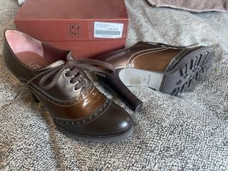 Zapato tacon marrón talla 36