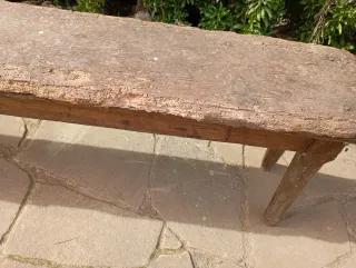 Banco de madera antiguo para restaurar