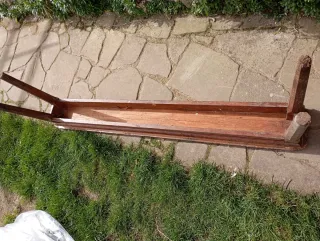 Banco de madera antiguo para restaurar