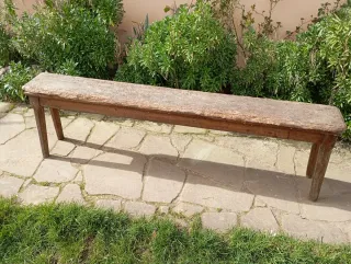 Banco de madera antiguo para restaurar