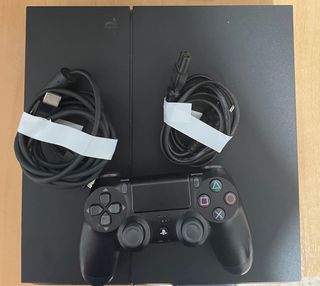 PS4 500GB Negra + Mando