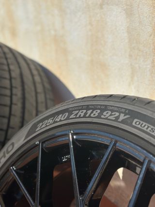 Llantas 225/40 ZR18 92Y