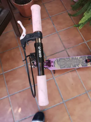Patinete Oxelo Morado de 6 a 9 años.