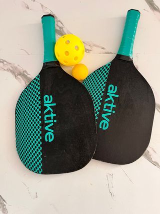 Paleta y pelota de playa