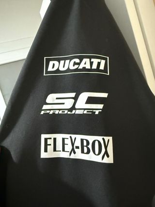 Chaqueta Ducati Negra.