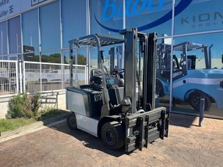 Carretilla Elevadora 2.500KG con Batería Nueva