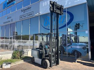 Carretilla Elevadora 2.500KG con Batería Nueva