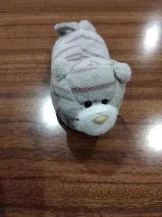 Peluche Nici com íman nas patas