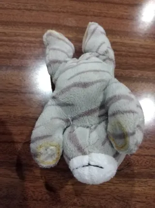 Peluche Nici com íman nas patas