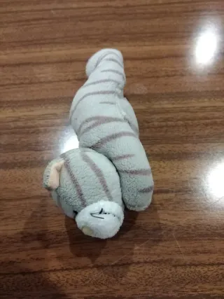 Peluche Nici com íman nas patas