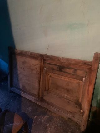 Puerta de enebro maciza antigua