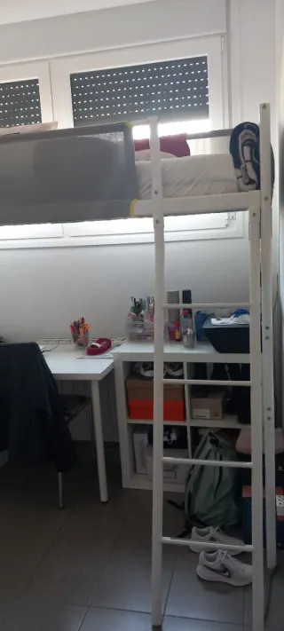 Cama alta metálica Ikea