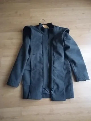 Chaqueta de paño con capucha( cerrada o abierta)