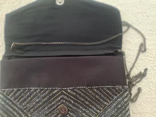 Cartera de mano con pedrería