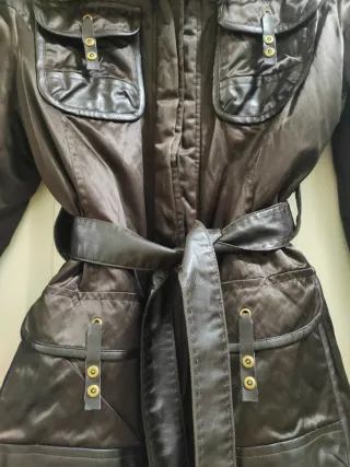 MARCA LOCAL - Chaqueta marrón con pelo