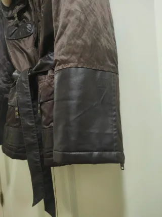 MARCA LOCAL - Chaqueta marrón con pelo