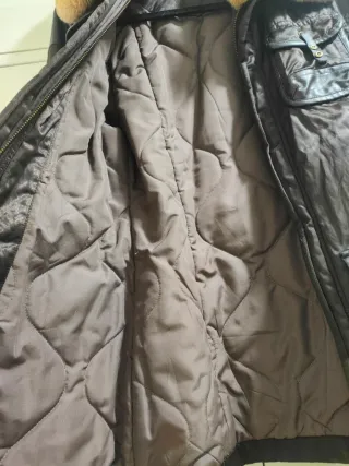 MARCA LOCAL - Chaqueta marrón con pelo