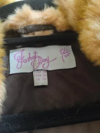 MARCA LOCAL - Chaqueta marrón con pelo