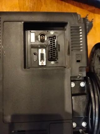 TV Pequeña con CD y USB,medidas 39 ancho 28 alto 6